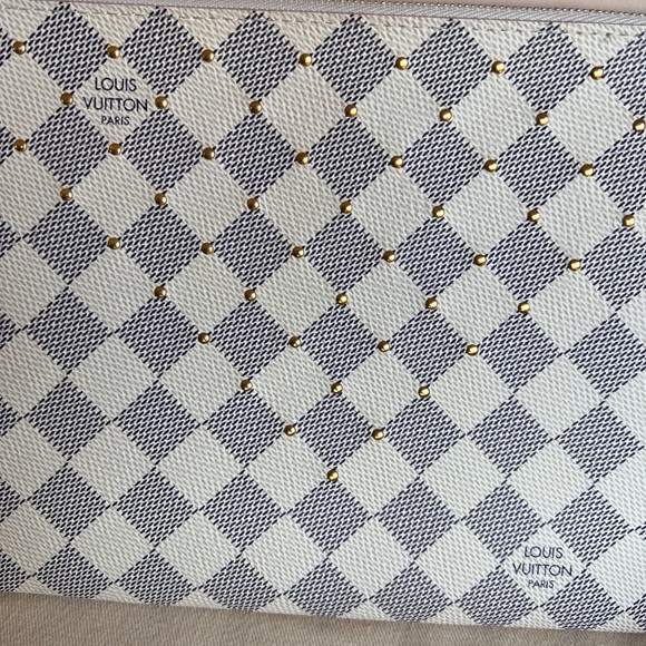 LOUIS VUITTON CITY POUCH WITH WRISTLET - Picture 16 of 16